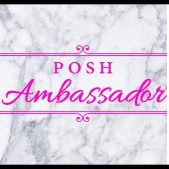 Meet ⭐️Posh Ambassador⭐️💚Gail💚 - Picture 2 of 8